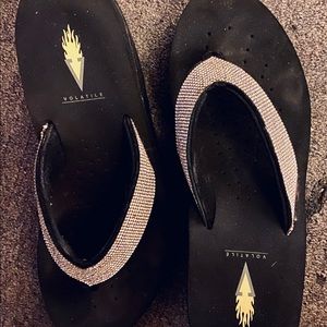 Volatile sz 9 rhinestone bling black wedge flips